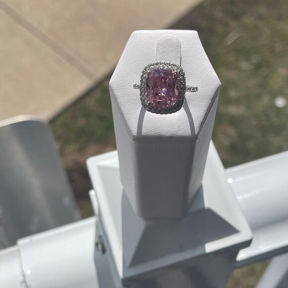 Cluster Faux Diamond Cocktail Ring size 8 Brand New - Picture 10 of 12